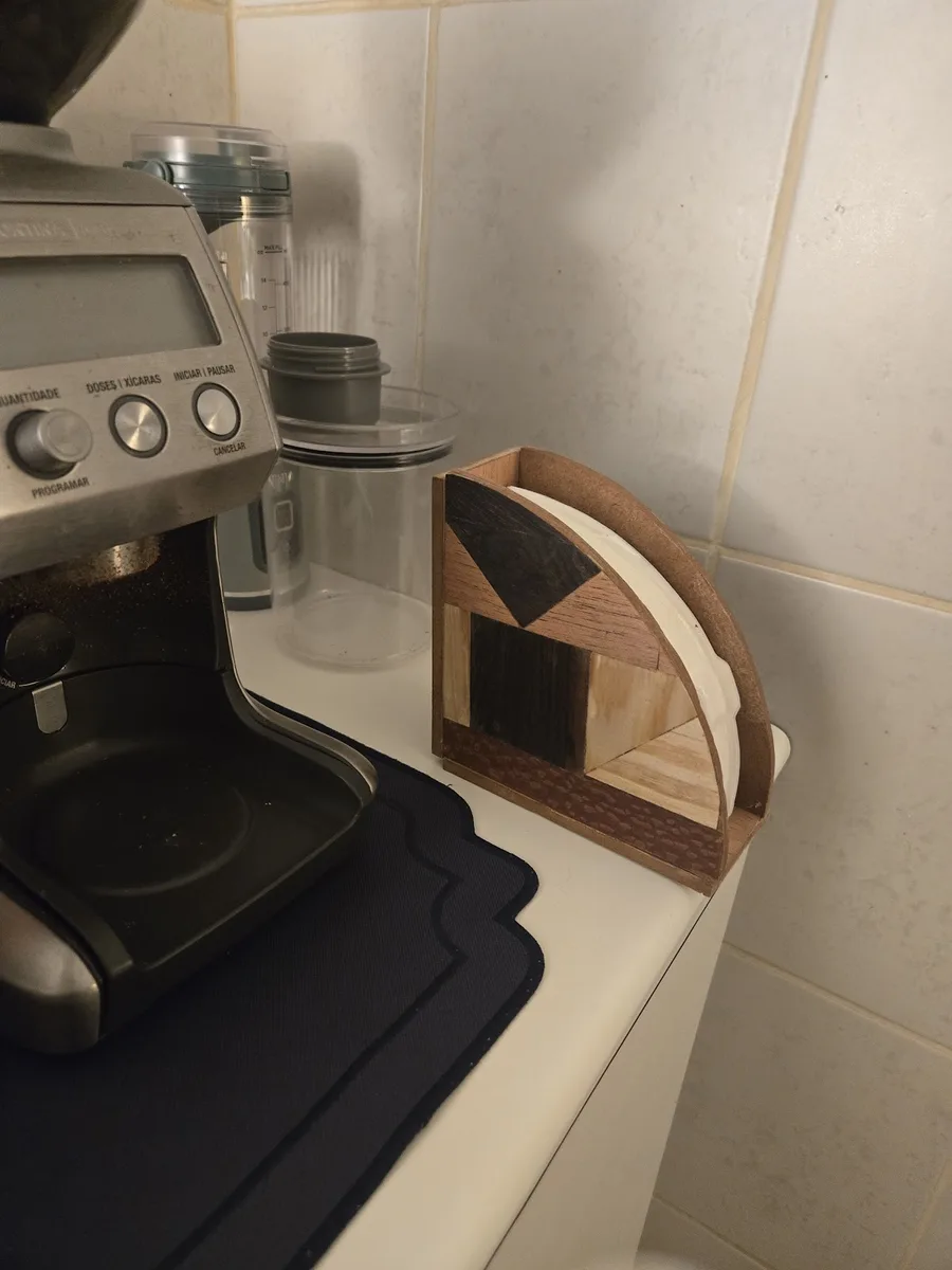 Porta-filtro de cafe em mosaico de madeiras