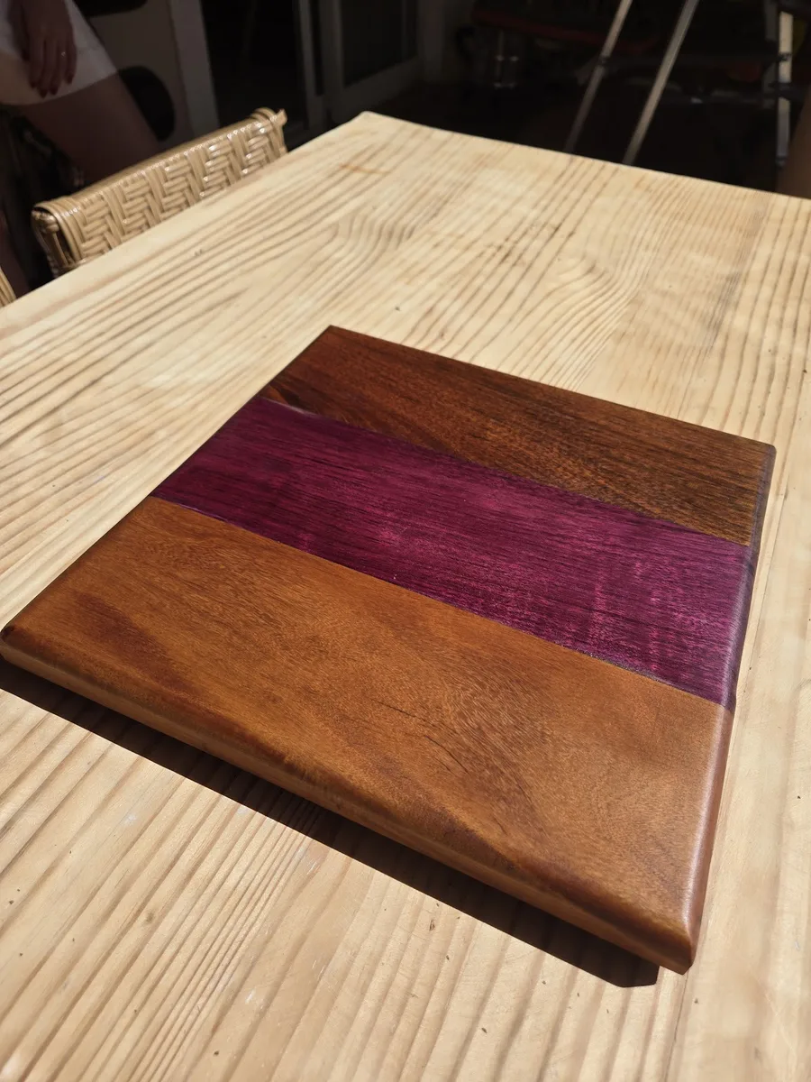 Tabua de corte em roxinho e jatoba